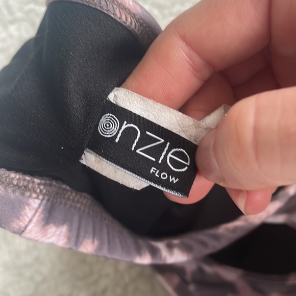 Onzie Low Impact Sports Bra Leopard Print Criss Cross Back No Padding Size S/M - Picture 3 of 4